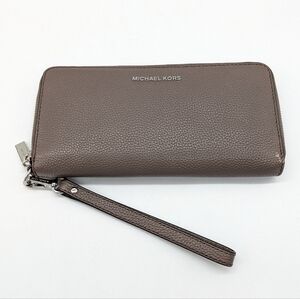 Michael Kors Light Brown Pebbled Leather Mercer Travel Continental Wallet